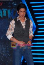 Shahrukh Khan on the sets of Imagine TV_s Zor Ka Jhatka in Yasraj Studios on 7th Feb 2011 (7).JPG